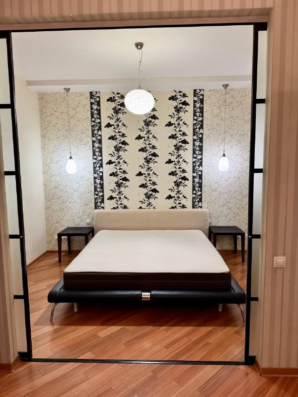 аренда 2к. кв-ры. центр г. донецка. новострой (ул. постышева). общая площадь: 60 м2 этаж: 8/12 ☎️+7(949)362-41-40 квартира оснащена всем необходимым. дом с консьержем. современный ремонт. развитая инфраструктура. все в шаговой доступности. стоимость 70.000 рублей + залог + комиссия ан ☎️+7(949)362-41-40 аренда днр - фотография - 3