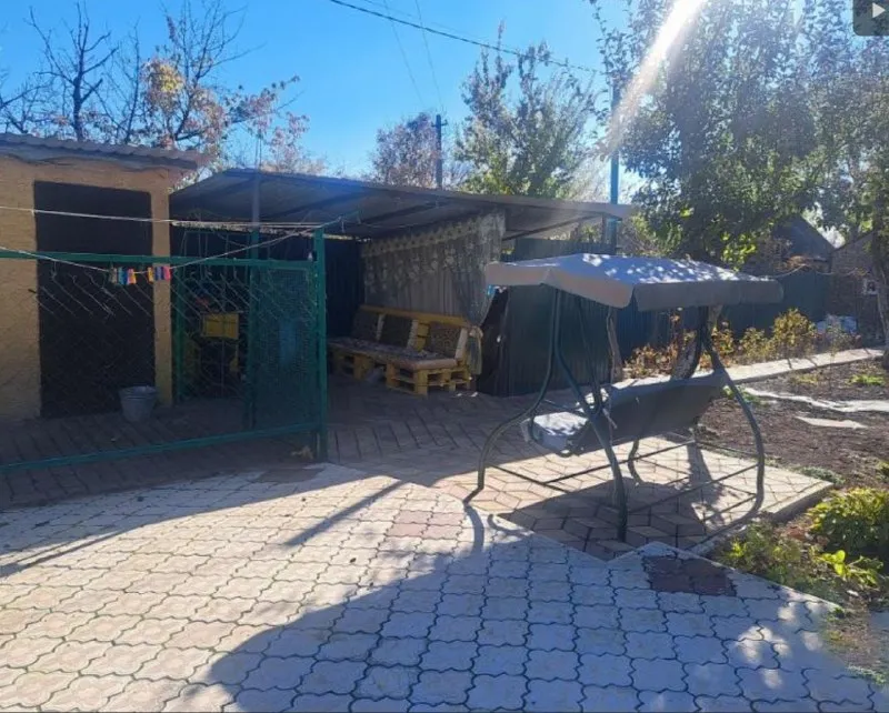 сдается двухуровневый дом 🏡 с 3 комнатами 🌇донецк, в пролетарском районе на улице 6 капитальная, ряд... - фотография