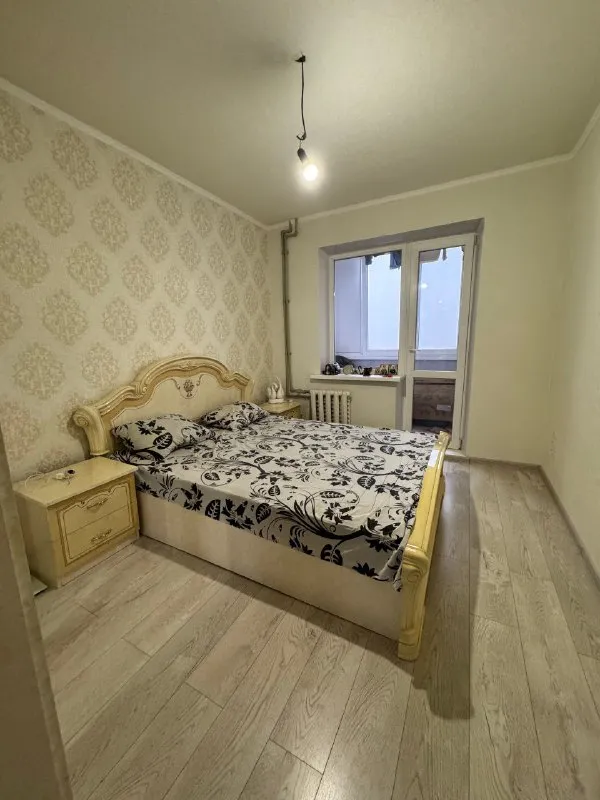 ‼️продажа квартиры‼️ 🏡продам трёхкомнатную квартиру от собственника 🗺г. макеевка днр на зелёном ✅этажность–8/9 жилого дома ✅общая площадь–64 м2 ✅квартира не угловая выполнен новый ремонт, заменена система отопления- радиаторы, трубы, также заменены трубы водоснабжения ✅установлены пластиковые окна ✅в квартире две застекленные и утепленные лоджии и балкон. новая медная проводка ✅. .. бои, на полах–ламинат ✅две комнаты мебелированы (мебель остается). ✅оборудована бойлерная с накопительным баком 500 л, бойлером 100 л и системой бесперебойного водоснабжения ✅квартира расположена рядом с рынком зеленый и остановками общественного транспорта не далеко от парка ✅в пешей доступности школы, садик 🔥собственник 💴цена: 6🍋300.000 рублей ☎️+7(909) 756-69-29 тг, вацап ☎️ +7(949) 040-87-30 недвижимость днр - фотография - 4