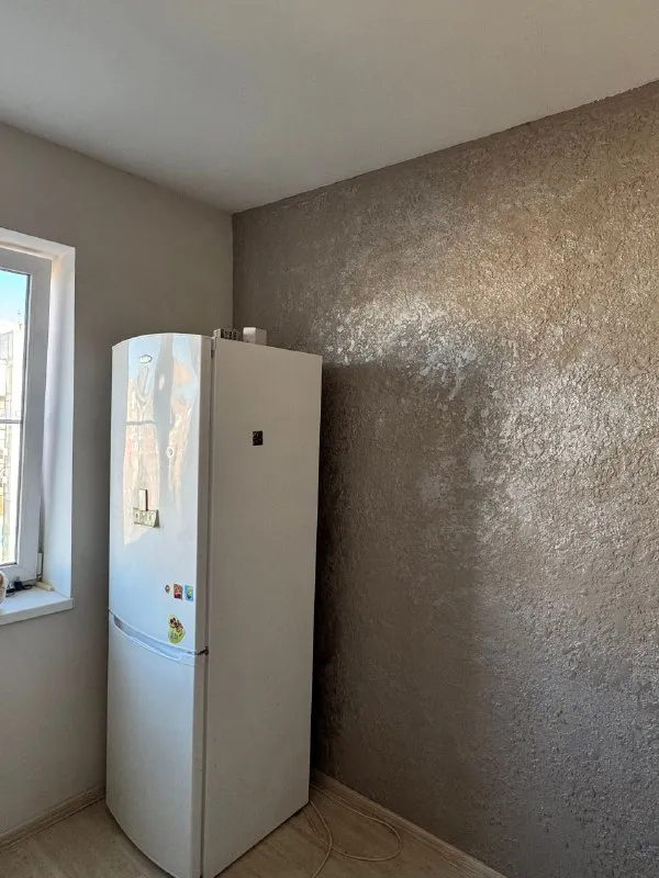 ‼️продажа квартиры‼️ 🏡продам трёхкомнатную квартиру от собственника 🗺г. макеевка днр на зелёном ✅этажность–8/9 жилого дома ✅общая площадь–64 м2 ✅квартира не угловая выполнен новый ремонт, заменена система отопления- радиаторы, трубы, также заменены трубы водоснабжения ✅установлены пластиковые окна ✅в квартире две застекленные и утепленные лоджии и балкон. новая медная проводка ✅. .. бои, на полах–ламинат ✅две комнаты мебелированы (мебель остается). ✅оборудована бойлерная с накопительным баком 500 л, бойлером 100 л и системой бесперебойного водоснабжения ✅квартира расположена рядом с рынком зеленый и остановками общественного транспорта не далеко от парка ✅в пешей доступности школы, садик 🔥собственник 💴цена: 6🍋300.000 рублей ☎️+7(909) 756-69-29 тг, вацап ☎️ +7(949) 040-87-30 недвижимость днр - фотография - 8