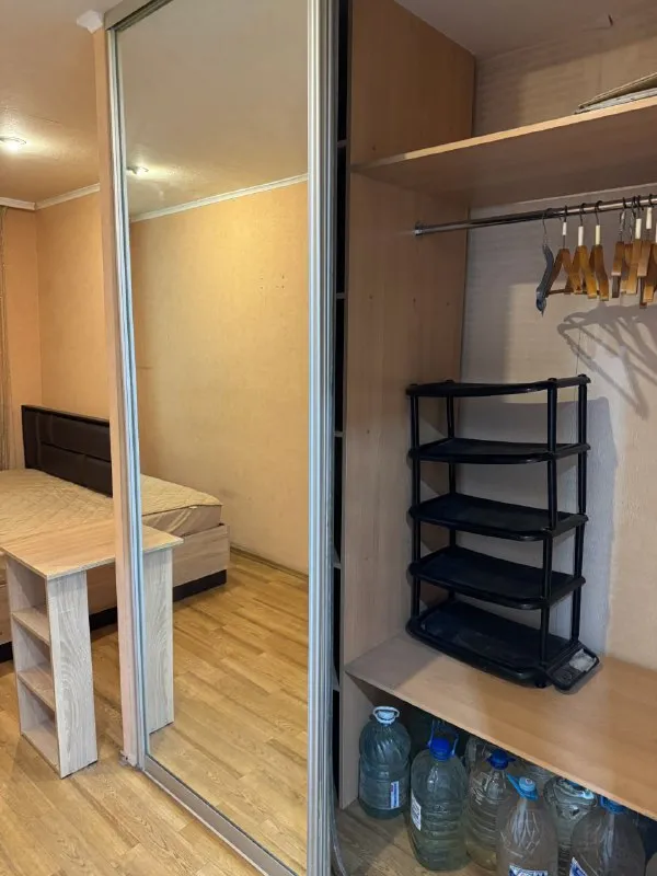 ‼️продажа квартиры‼️ 🏡продаётся 2-двухкомнатная квартира г. донецк днр калининский р-н ✅этажность–1/2 жилого дома ✅состояние жилое окна пластиковые ✅есть пристройка с беседкой и отдельностоящий сарай с глубоким подвалом 🔥собственник 💴цена: 5🍋500.000 рублей ☎️+7(949) 390-70-66 📨подписаться - фотография - 2