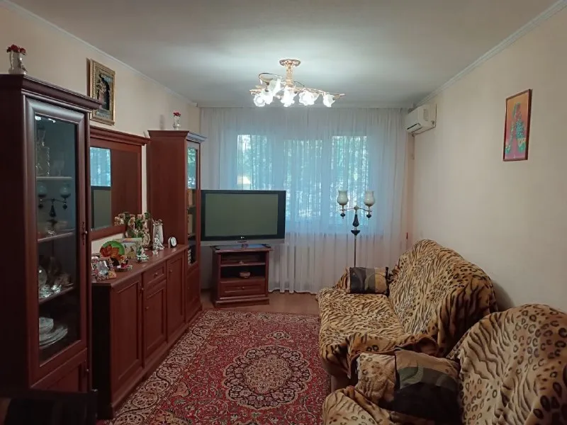 ‼️продажа квартиры‼️ 🏡продажа 3-трехкомнатная квартира г. донецк днр киевский р-н ул. политбойцов, исполком ✅этажность–1/9 жилого дома ✅общая площадь–65 м2 ✅кухня–10 м2 ✅квартира не угловая поменяны все коммуникации пластиковые окна, бронированная дверь ✅есть погреб при продаже остаётся вся мебель и бытовая техника, состояние отличное 🧾документы готовы 🔥собственник 💴цена: 6🍋000.000 рублей торг‼️ ☎️+7(949) 465-90-78 📨подписаться - фотография - 2