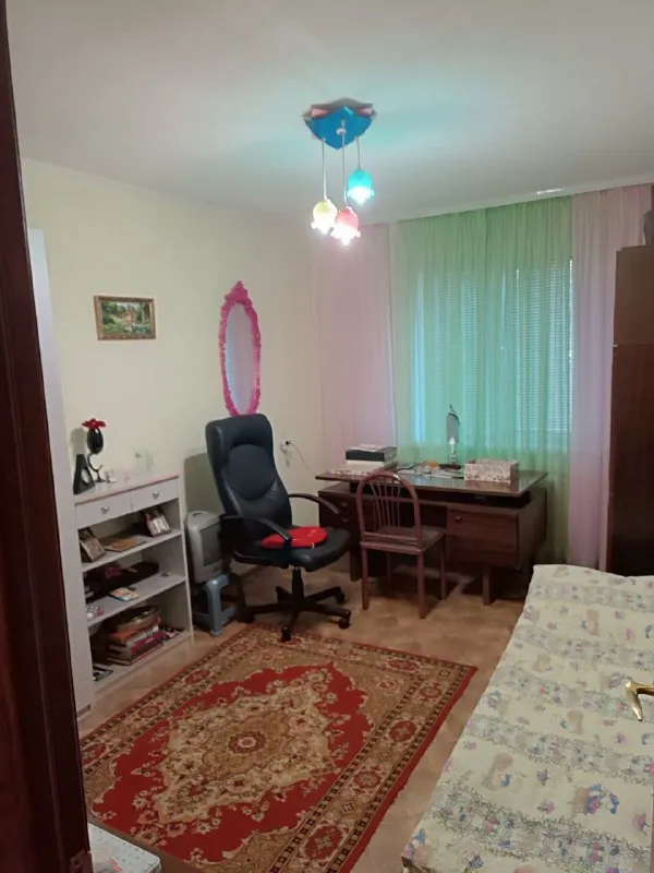 ‼️продажа квартиры‼️ 🏡продажа 3-трехкомнатная квартира г. донецк днр киевский р-н ул. политбойцов, исполком ✅этажность–1/9 жилого дома ✅общая площадь–65 м2 ✅кухня–10 м2 ✅квартира не угловая поменяны все коммуникации пластиковые окна, бронированная дверь ✅есть погреб при продаже остаётся вся мебель и бытовая техника, состояние отличное 🧾документы готовы 🔥собственник 💴цена: 6🍋000.000 рублей торг‼️ ☎️+7(949) 465-90-78 📨подписаться - фотография - 3