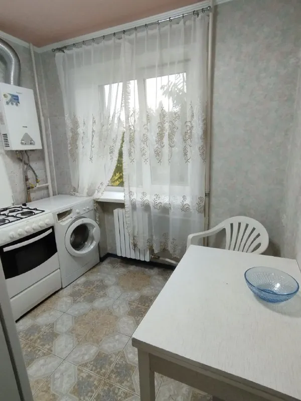 долгосрочная аренда 1 - комнатная квартира, переулок россини (донецк сити) ☝️☝️☝️ в киевском районе. на 4 - м этаже 5 - ти этажного дома. ✅ общая площадь, 30,8 кв. м. ✅ вода по графику и очень хорошее давление, есть накопительный бак с насосом и клапан ограничения доступа воды. ✅ газовая колонка работает отлично. ✅ квартира очень тёплая 👍 ⚡️ 25000 рб+ показания счётчика э/э и вода м. т. + 7949-437-70-73 - фотография - 4