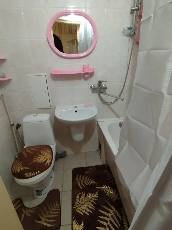 долгосрочная аренда 1 - комнатная квартира, переулок россини (донецк сити) ☝️☝️☝️ в киевском районе. на 4 - м этаже 5 - ти этажного дома. ✅ общая площадь, 30,8 кв. м. ✅ вода по графику и очень хорошее давление, есть накопительный бак с насосом и клапан ограничения доступа воды. ✅ газовая колонка работает отлично. ✅ квартира очень тёплая 👍 ⚡️ 25000 рб+ показания счётчика э/э и вода м. т. + 7949-437-70-73 - фотография - 8