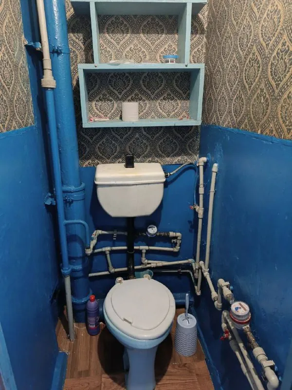 сдается однокомнатная квартира 🌇в киевском районе донецка, ориентир шахтерская площадь, маяк, тренева 1. 📍 ✅отличное месторасположение, рядом остановка общественного транспорта, можно уехать в любую сторону города. ✅в соседнем доме магазин, рядом небольшой рынок со свежими овощами и фруктами. ✅квартира на 7 этаже 10 жки 💦вода идет по графику, напор отличный. ✅в квартире новая двуспальная кровать и новый матрас, стиральная машинка, поменяны все окна на пластиковые. ✅квартира полностью укомплектована всем необходимым. ❗️вариант отлично подойдет для молодой или семейной пары, студентам. так же рассмотрю жильцов с животными. 💰цена 13000 рублей + к/у. квартира сдается от собственника через риелтора. 📲☎️+79493394908 подписаться | дать объявление - фотография - 10