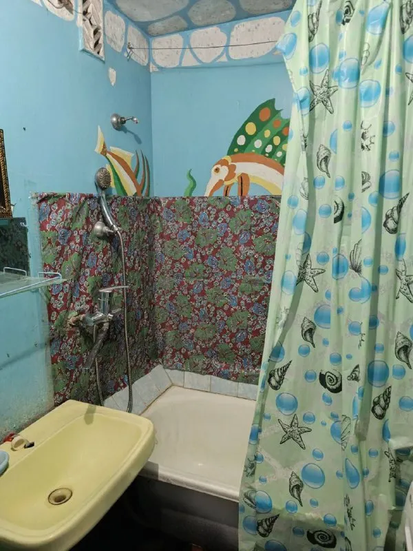 сдается однокомнатная квартира 🌇в киевском районе донецка, ориентир шахтерская площадь, маяк, тренева 1. 📍 ✅отличное месторасположение, рядом остановка общественного транспорта, можно уехать в любую сторону города. ✅в соседнем доме магазин, рядом небольшой рынок со свежими овощами и фруктами. ✅квартира на 7 этаже 10 жки 💦вода идет по графику, напор отличный. ✅в квартире новая двуспальная кровать и новый матрас, стиральная машинка, поменяны все окна на пластиковые. ✅квартира полностью укомплектована всем необходимым. ❗️вариант отлично подойдет для молодой или семейной пары, студентам. так же рассмотрю жильцов с животными. 💰цена 13000 рублей + к/у. квартира сдается от собственника через риелтора. 📲☎️+79493394908 подписаться | дать объявление - фотография - 8