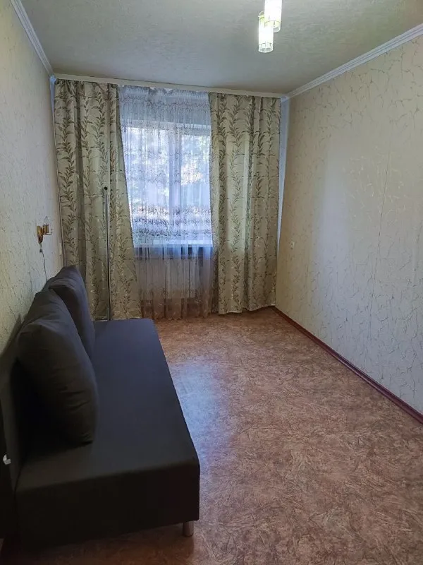 аренда двухкомнатной квартиры 🌇донецк, в буденновском районе на площади буденного. 📍 👍отличная инфраструктура: буденновский исполком, почта, мфц, больница, школа, детский сад, магазины, рынок и многое другое рядом. 🚌прекрасная транспортная доступность: автостанция в шаговой доступности. ✅квартира полностью меблирована новой мебелью и оснащена всей необходимой бытовой техникой. доступен высокоскоростной интернет wi-fi. 💰стоимость 35 000 ₽ + залог + комиссия агентства. оплата после заселения. 📲☎️+7 (949) 352-33-16 подписаться | дать объявление - фотография - 4