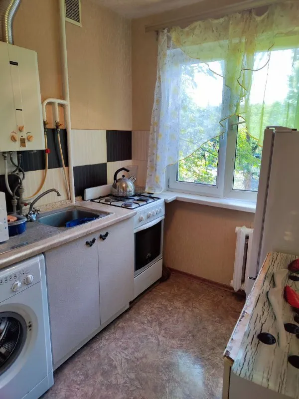 аренда двухкомнатной квартиры 🌇донецк, в буденновском районе на площади буденного. 📍 👍отличная инфраструктура: буденновский исполком, почта, мфц, больница, школа, детский сад, магазины, рынок и многое другое рядом. 🚌прекрасная транспортная доступность: автостанция в шаговой доступности. ✅квартира полностью меблирована новой мебелью и оснащена всей необходимой бытовой техникой. доступен высокоскоростной интернет wi-fi. 💰стоимость 35 000 ₽ + залог + комиссия агентства. оплата после заселения. 📲☎️+7 (949) 352-33-16 подписаться | дать объявление - фотография - 6