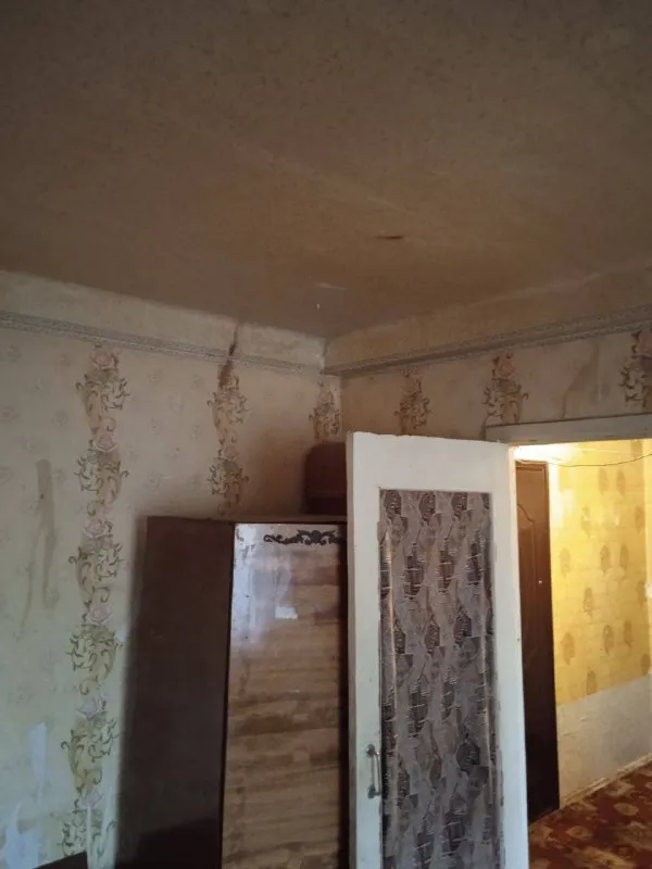 сдам однокомнатную квартиру на тихом, петровка. 5 этаж. квартира очень скромная, можно сделать косметику в счёт аренды. стоимость аренды 7000 т. . + коммуналка+комиссия. +79494113266 - фотография - 2