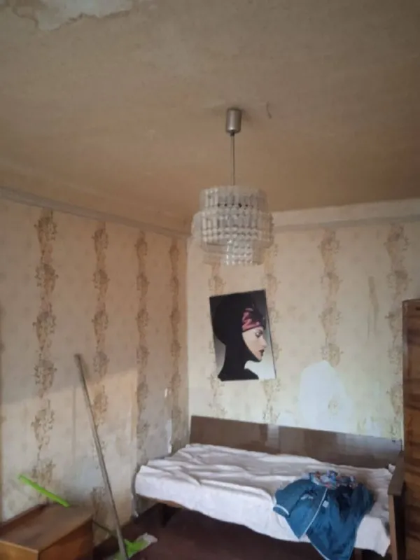 сдам однокомнатную квартиру на тихом, петровка. 5 этаж. квартира очень скромная, можно сделать косметику в счёт аренды. стоимость аренды 7000 т. . + коммуналка+комиссия. +79494113266 - фотография - 3