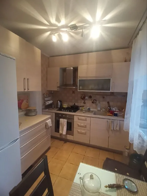 сдам 2 комн. ворошиловский р-н проспект гринкевича. 35000 рубл. отличное состояние. вся мебель, бытт... - фотография