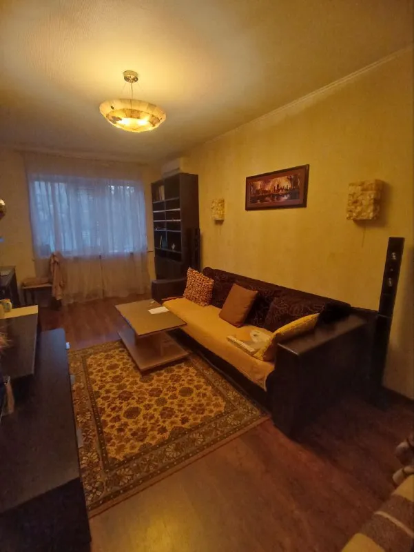 сдам 2 комн. ворошиловский р-н проспект гринкевича. 35000 рубл. отличное состояние. вся мебель, быттехника. машинка/ автомат, холодильник, кондиционер. 1 /5 развита инфраструктура. рядом парковая зона, магазины, остановка, в шаговой доступности драмтеатр, бульвар пушкина. +79493928704, +79493928706, телеграм, max - фотография - 2