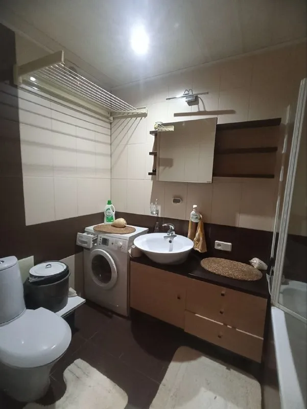 сдам 2 комн. ворошиловский р-н проспект гринкевича. 35000 рубл. отличное состояние. вся мебель, быттехника. машинка/ автомат, холодильник, кондиционер. 1 /5 развита инфраструктура. рядом парковая зона, магазины, остановка, в шаговой доступности драмтеатр, бульвар пушкина. +79493928704, +79493928706, телеграм, max - фотография - 7