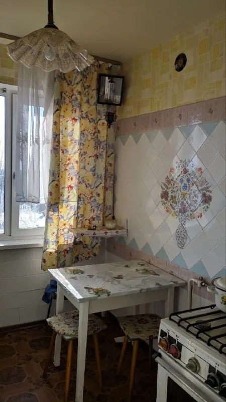 ‼️продажа квартиры‼️ 🏡продам 2-двухкомнатную квартиру г. донецк днр петровский район мкр-н тихий, ул стаханова ✅этажность–9/9 жилого дома ✅общая площадь–48 м2 ✅квартира очень теплая, светлая, в жилом комнаты раздельные, пластиковые окна, лоджия застеклена тоже ✅вода по графику поступает в квартиру ✅школа, детсады, больница - все в шаговой доступности 🔥собственник 💴цена: 2🍋7 рублей ☎️+7(977) 305-08-43 ольга телеграм, вацап недвижимость днр - фотография - 5