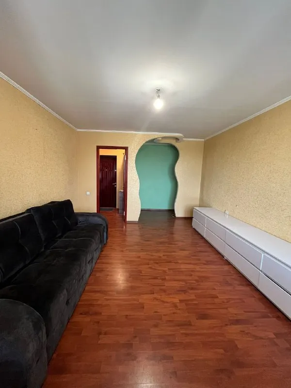 ‼️продажа квартиры‼️ 🏡продается 1-однокомнатная квартира от собственника г. донецк, днр, киевский р-н, ул. собинова, д.134 ✅площадь–34.1 м2 ✅этажность–9/9 жилого дома ✅в комнате - диван, тумба, кондиционер ✅в кухне - кухонная мебель, холодильник, газовая плита ✅санузел совмещен ✅долгов по коммунальным платежам нет ✅один собственник, документы зарегистрированы в россреестре 💴цена: 3🍋600.000 рублей торг‼️ ☎️+7(949) 407-60-68 ☎️+7(988) 586-49-92 вацап 📨подписаться - фотография - 5