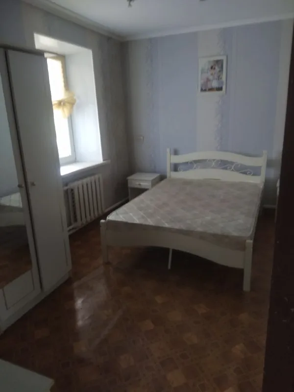 продам 1/2 часть финского дома (квартира на земле) 🌇донецк, петровский р-н, ул. летняя. ❗дом общей площадью 72 м2, состоит из трех жилых комнат, санузла, кухни, прихожей. ❗ газифицирован, отопление индивидуальное газ. котел, окна пластик. вода в доме и во дворе. дом очень уютный, но требует небольших вложений. ❗участок земли 6 соток с плодовыми деревьями, гараж, хоз. постройка. ❗хорошее местоположение: в шаговой доступности: садик, школа, рынок, магазины и остановка общественного транспорта. ❗документы готовы, задолжностей нет, владелец в донецке. 💰цена 2 900 000р + агентские. ☎тел: +79494706765 андрей ан. - фотография - 6