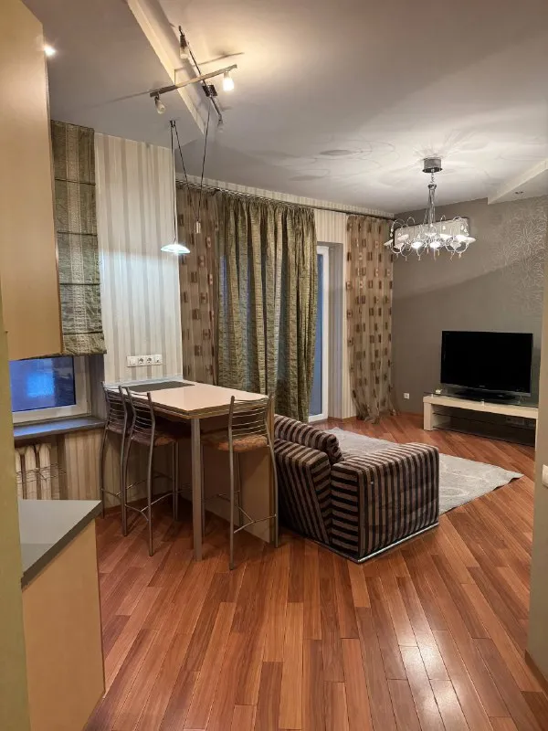 аренда 2к. кв-ры. центр г. донецка. новострой (ул. постышева). общая площадь: 60 м2 этаж: 8/12 ☎️+7(949)362-41-40 квартира оснащена всем необходимым. дом с консьержем. современный ремонт. развитая инфраструктура. все в шаговой доступности. стоимость 70.000 рублей + залог + комиссия ан ☎️+7(949)362-41-40 📨подписаться - фотография - 2