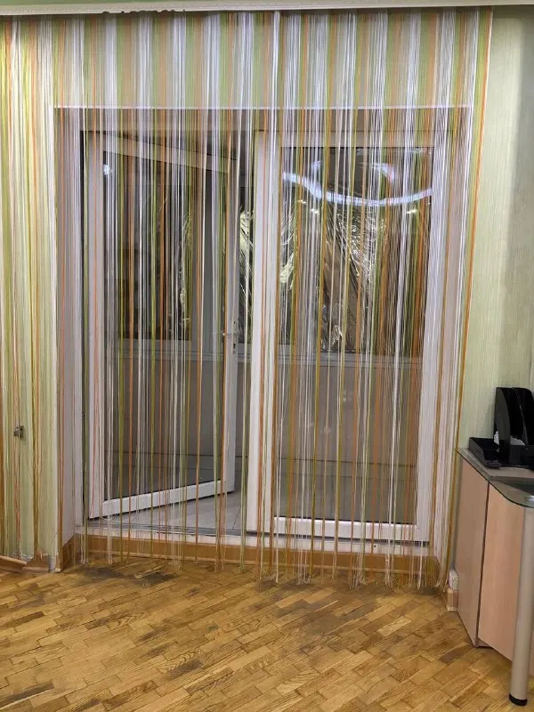 сдается vip 2 ком. квартира 🌇донецк, в центре города,   ул артема гастроном москва ворошиловский район📍 ✅общей площадью 50 м2 в кирпичном доме на 5 этаже ✅балкон с тёплым полом выходит на улицу артёма. ✅кухня площадью 8 м2 оснащена всем необходимым: есть телевизор, микроволновая печь, чайник, духовка, газовая плита и вся нужная посуда. ✅автономное отопление обеспечит комфорт в любое время года, а насос и накопительный бак на 500 л воды гарантируют бесперебойное водоснабжение. 👍район с развитой инфраструктурой: рядом супермаркет, продуктовые магазины, кофейня, музыкальная школа. в пешей доступности — школы, вузы, площадь ленина, административные учреждения и остановки общественного транспорта. 💰цена 50000 ₽ + залог + комиссия агентства. оплата по факту 📲☎️+79493523316 подписаться | дать объявление - фотография - 4