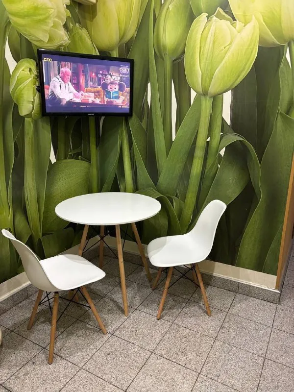 сдается vip 2 ком. квартира 🌇донецк, в центре города,   ул артема гастроном москва ворошиловский район📍 ✅общей площадью 50 м2 в кирпичном доме на 5 этаже ✅балкон с тёплым полом выходит на улицу артёма. ✅кухня площадью 8 м2 оснащена всем необходимым: есть телевизор, микроволновая печь, чайник, духовка, газовая плита и вся нужная посуда. ✅автономное отопление обеспечит комфорт в любое время года, а насос и накопительный бак на 500 л воды гарантируют бесперебойное водоснабжение. 👍район с развитой инфраструктурой: рядом супермаркет, продуктовые магазины, кофейня, музыкальная школа. в пешей доступности — школы, вузы, площадь ленина, административные учреждения и остановки общественного транспорта. 💰цена 50000 ₽ + залог + комиссия агентства. оплата по факту 📲☎️+79493523316 подписаться | дать объявление - фотография - 9