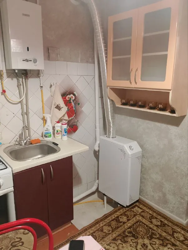 сдается трехкомнатный 🏡 дом 🌇в ленинском районе, ул ткаченко универмаг радуга, ленинский ровд. 📍 ✅развитая инфраструктура отличная транспортная развязка - трамвай, маршрутки. 5 мин до центра города ✅вся необходимая мебель и бытовая техника, газовый котел. новая газовая колонка bosch 💧вода горячая и холодная каждый день 🌳сад с фруктовыми деревьями ( сливы, орех) малина и т д 💰цена 40000 ₽ + залог + комиссия агентства, оплата только по факту заселения. без поездок в офис и предоплат 📲☎️+79493523316 подписаться | дать объявление - фотография - 7