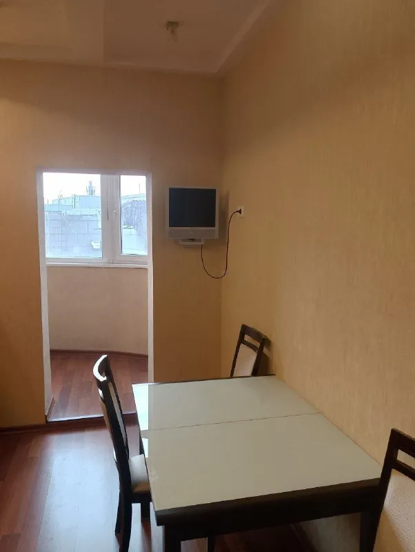 аренда двухкомнатной квартиры 🌇донецк, новострой в жк «центральный» пр. панфилова, 21, корпус 6. киевский район, больница вишневского📍 💦вода горячая и холодная 24/ 7 ✅ общая площадь: 80 м² консьерж, круглосуточно видеонаблюдение ✅ полностью меблирована и оборудована техникой ✅ раздельные комнаты, просторная кухня с балконом ✅ 2 санузла, гардеробная в спальне — лоджия ✅ тёплые полы, бойлер, посудомоечная машина и д р 📷дополнительно фото вышлю 💰цена 70000 ₽ + залог + комиссия агентства, оплата только по факту заселения, без предоплат и поездок в офис 📲☎️+79493523316 подписаться | дать объявление - фотография - 6