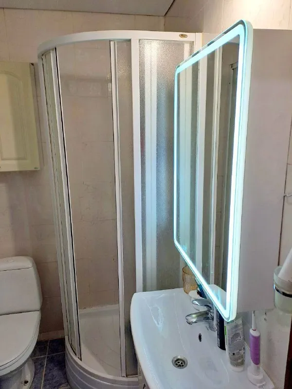 сдаётся 2-х комнатная квартира 🌇длнецк на улице краснофлотской в калининском районе, рядом с парком «гулливер». 📍 💦круглосуточная подача горячей и холодной воды. ✅отличная транспортная доступность и развитая инфраструктура: калининский исполком, парк, магазины, школа, детский сад и другие объекты. ✅в квартире есть вся необходимая мебель и бытовая техника, скоростной интернет, накопительный бак на 500 литров. 💰стоимость: 60 000 рублей + залог + комиссия агентства. оплата по факту заселения. 📲☎️+7 (949) 352-33-16. подписаться | дать объявление - фотография - 7