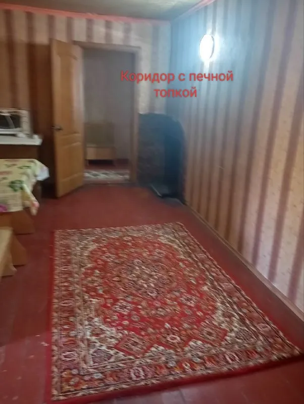 продам дом от 🏡 собственника 🌇в донецке пролетарского района, шахты 12/18.📍 ✅под одной крышей находятся два  дома. пять комнат, два санузла, общая площадь 134 кв. ✅огромный двор, большой огород, рядом ставок, лесопосадка. ✅в доме печное отопление, есть возможность подключения электроотопления, до ближайшей инфраструктуры 5 минут пешком. 🏡дом находится в жилом состоянии, хотя и требует вложений, считается бюджетным вариантом, можно заезжать и сразу жить, постепенно все подгонять в доме под себя. ❗️ ✅нужен хозяин, который сможет создать уют и поддерживать хозяйство в отличном состоянии. 📑дом внесён в росреестр, рассматривается продажа под материнский капитал 💰цена 2,4 млн. ₽, есть торг 👁показ в любое время 📲☎️+79493876471 подписаться | дать объявление - фотография - 3