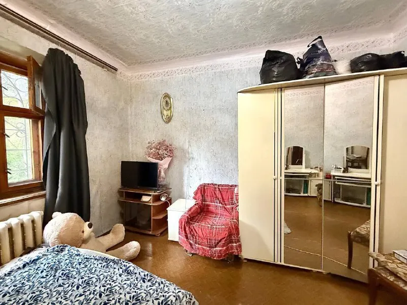 цена снижена до 4,1 млн. руб. продам 3-х комнатную квартиру 🌇в куйбышевском районе донецка. (ор-р площадь бакинских комиссаров)📍 ✅площадь квартиры 69,3 м. кв. , этаж 1/2, раздельная планировка, раздельный с/у, жилое состояние, окна мп. 🎁мебель остается как на фото. ухоженная территория дома.   👍расположен дом в районе с развитой инфраструктурой - школы, учебные заведения, магазины, транспортная развязка, пять минут до площади бакинских комиссаров. ❗️документы готовы, прописанных нет. 💰стоимость 4,1 млн. руб. вместо 4,5 млн. руб. реальному покупателю торг! 📲☎️+79495685261 / 📲☎️+79515086406 telegram / whatsapp с уважением, софья ан «21 век» подписаться | дать объявление - фотография - 2