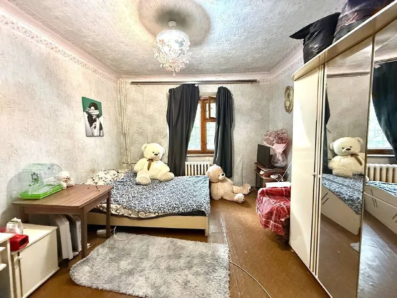 цена снижена до 4,1 млн. руб. продам 3-х комнатную квартиру 🌇в куйбышевском районе донецка. (ор-р площадь бакинских комиссаров)📍 ✅площадь квартиры 69,3 м. кв. , этаж 1/2, раздельная планировка, раздельный с/у, жилое состояние, окна мп. 🎁мебель остается как на фото. ухоженная территория дома.   👍расположен дом в районе с развитой инфраструктурой - школы, учебные заведения, магазины, транспортная развязка, пять минут до площади бакинских комиссаров. ❗️документы готовы, прописанных нет. 💰стоимость 4,1 млн. руб. вместо 4,5 млн. руб. реальному покупателю торг! 📲☎️+79495685261 / 📲☎️+79515086406 telegram / whatsapp с уважением, софья ан «21 век» подписаться | дать объявление - фотография - 3