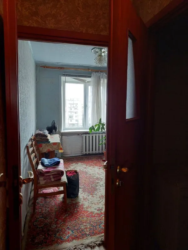 🅰️🅰️🅰️🅰️🅰️🅰️ продам 3х комнатную квартиру 📍г. макеевка, бажанова, ул. руднева, дом 1 8/9, не угловая, все комнаты раздельные 📍отличное место, школа, садик, остановка, магазины, рынок, возле дома. очень хорошие соседи ✅везде пластиковые окна ✅электробак ✅все комнаты раздельные ✅большая кухня (рядом с кухней большая, глубокая кладовка) ✅в зале балкон, не застеклен ✅в спальне большая лоджия, застеклена ✅состояние обычное, чистое, жилое документы полностью готовы к продаже, прописаных нет. больше информации по телефону. вышлю больше фото. 3500000 + хороший торг. +79493823418 инна - фотография - 2