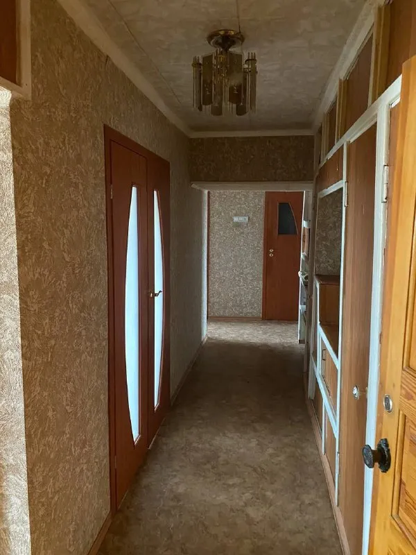 🅰️🅰️🅰️🅰️🅰️🅰️ продам 3х комнатную квартиру 📍г. макеевка, бажанова, ул. руднева, дом 1 8/9, не угловая, все комнаты раздельные 📍отличное место, школа, садик, остановка, магазины, рынок, возле дома. очень хорошие соседи ✅везде пластиковые окна ✅электробак ✅все комнаты раздельные ✅большая кухня (рядом с кухней большая, глубокая кладовка) ✅в зале балкон, не застеклен ✅в спальне большая лоджия, застеклена ✅состояние обычное, чистое, жилое документы полностью готовы к продаже, прописаных нет. больше информации по телефону. вышлю больше фото. 3500000 + хороший торг. +79493823418 инна - фотография - 4