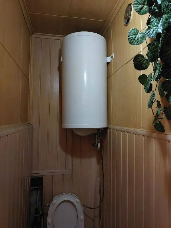 🅰️🅰️🅰️🅰️🅰️🅰️ продам 3х комнатную квартиру 📍г. макеевка, бажанова, ул. руднева, дом 1 8/9, не угловая, все комнаты раздельные 📍отличное место, школа, садик, остановка, магазины, рынок, возле дома. очень хорошие соседи ✅везде пластиковые окна ✅электробак ✅все комнаты раздельные ✅большая кухня (рядом с кухней большая, глубокая кладовка) ✅в зале балкон, не застеклен ✅в спальне большая лоджия, застеклена ✅состояние обычное, чистое, жилое документы полностью готовы к продаже, прописаных нет. больше информации по телефону. вышлю больше фото. 3500000 + хороший торг. +79493823418 инна - фотография - 5