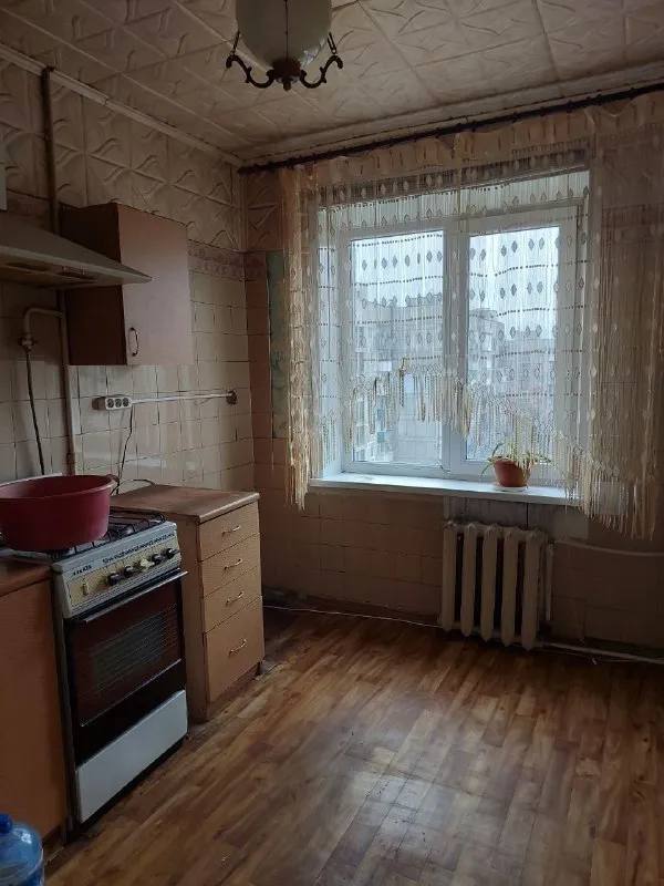 🅰️🅰️🅰️🅰️🅰️🅰️ продам 3х комнатную квартиру 📍г. макеевка, бажанова, ул. руднева, дом 1 8/9, не угловая, все комнаты раздельные 📍отличное место, школа, садик, остановка, магазины, рынок, возле дома. очень хорошие соседи ✅везде пластиковые окна ✅электробак ✅все комнаты раздельные ✅большая кухня (рядом с кухней большая, глубокая кладовка) ✅в зале балкон, не застеклен ✅в спальне большая лоджия, застеклена ✅состояние обычное, чистое, жилое документы полностью готовы к продаже, прописаных нет. больше информации по телефону. вышлю больше фото. 3500000 + хороший торг. +79493823418 инна - фотография - 7