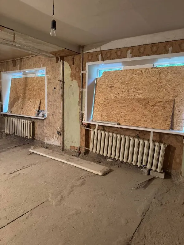 продам 1 ком квартира ворошиловский район ильича 1/119 1/9 этаж дом с лифтом цоколь высокий общая площадь 35м2 центр города рядом площадь ленина, набережная, бульвар пушкина свободная планировка, чистовая отделка окна поменяны, дверь поменяна фотографии реальные 4 000 000₽ с торгом +79494113097 алина @as_01vva telegram - фотография - 3