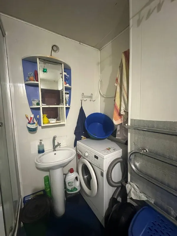 продажа частного 🏡 дома 🌇донецк, буденновский район, пересечение ул. талалихина и светлого пути. 📍 ✅60 кв. м. , есть подвал сухой. ⛽дом газифицировань 💦вода есть по графику, канализация-яма. ✅окна пластикь ❗️чистый и уютный дом. 👍на участке есть флигель 30 кв метров. во флигеле есть кухня и санузел. - фотография - 9