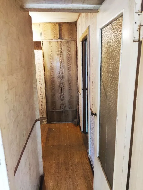 ‼️продажа квартиры‼️ 🏡продаётся двухкомнатная квартира г. донецк днр киевский р-н ул. челюскинцев, ориентир краеведческий музей ✅этажность–4/5 жилого дома ✅общая площадь–44.3 м2 ✅жилая–31 м2 ✅кухня–5.5 м2 ✅квартира не угловая газовая колонка квартира под ремонт ✅рядом остановка общественного транспорта, магазин арбат, супермаркет молоко, школа №54, детский садик, больница 🧾документы готовы 🔥собственник 💴цена: 3🍋800.000 руб ☎️+7(949) 398-78-21 марина 📨подписаться - фотография - 2