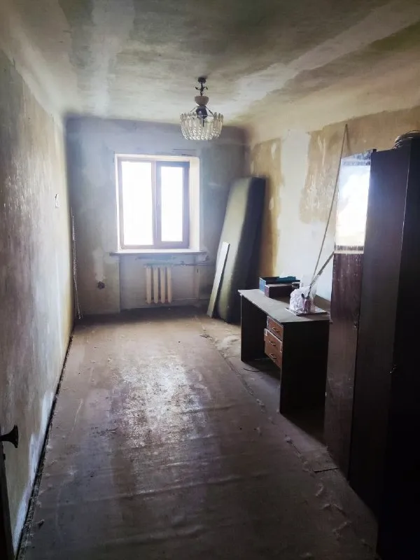 ‼️продажа квартиры‼️ 🏡продаётся двухкомнатная квартира г. донецк днр киевский р-н ул. челюскинцев, ориентир краеведческий музей ✅этажность–4/5 жилого дома ✅общая площадь–44.3 м2 ✅жилая–31 м2 ✅кухня–5.5 м2 ✅квартира не угловая газовая колонка квартира под ремонт ✅рядом остановка общественного транспорта, магазин арбат, супермаркет молоко, школа №54, детский садик, больница 🧾документы готовы 🔥собственник 💴цена: 3🍋800.000 руб ☎️+7(949) 398-78-21 марина 📨подписаться - фотография - 3