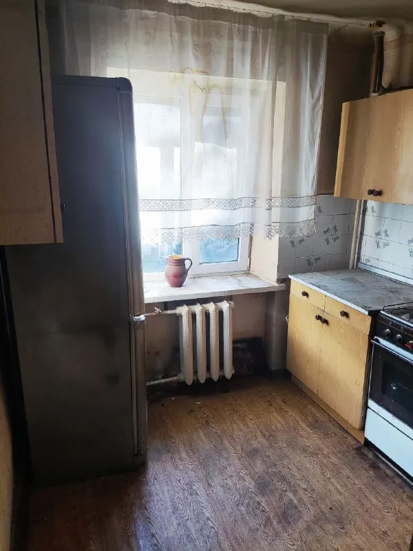 ‼️продажа квартиры‼️ 🏡продаётся двухкомнатная квартира г. донецк днр киевский р-н ул. челюскинцев, ориентир краеведческий музей ✅этажность–4/5 жилого дома ✅общая площадь–44.3 м2 ✅жилая–31 м2 ✅кухня–5.5 м2 ✅квартира не угловая газовая колонка квартира под ремонт ✅рядом остановка общественного транспорта, магазин арбат, супермаркет молоко, школа №54, детский садик, больница 🧾документы готовы 🔥собственник 💴цена: 3🍋800.000 руб ☎️+7(949) 398-78-21 марина 📨подписаться - фотография - 7