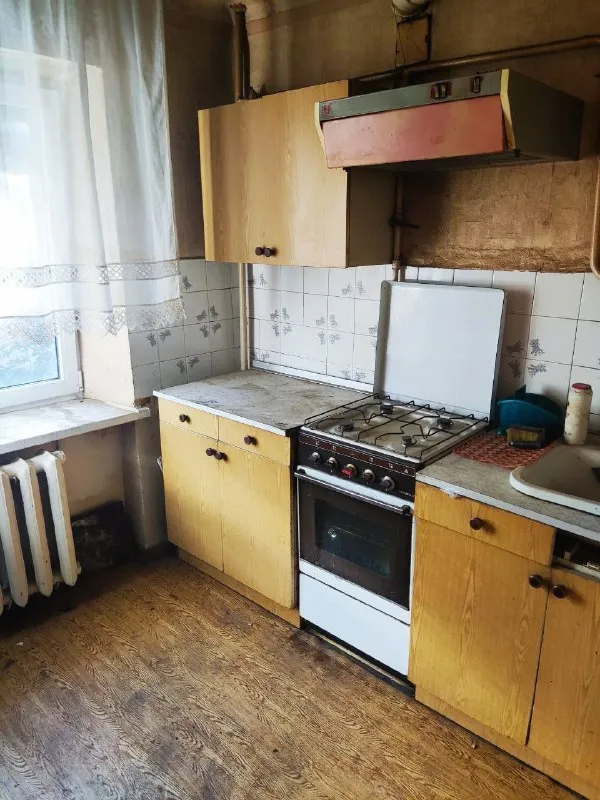 ‼️продажа квартиры‼️ 🏡продаётся двухкомнатная квартира г. донецк днр киевский р-н ул. челюскинцев, ориентир краеведческий музей ✅этажность–4/5 жилого дома ✅общая площадь–44.3 м2 ✅жилая–31 м2 ✅кухня–5.5 м2 ✅квартира не угловая газовая колонка квартира под ремонт ✅рядом остановка общественного транспорта, магазин арбат, супермаркет молоко, школа №54, детский садик, больница 🧾документы готовы 🔥собственник 💴цена: 3🍋800.000 руб ☎️+7(949) 398-78-21 марина 📨подписаться - фотография - 8