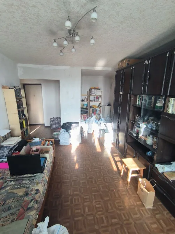 ‼️продажа квартиры‼️ 🏡продаётся 1-однокомнатная 🗺г. донецк днр «центр» пр-кт дзержинского 2 ✅этажность–8/9 жилого дома ✅сделан основной ремонт, заменены двери, окна, полностью балкон, хорошая входная дверь, заменена проводка, сантехника, новая система отопления, стены выровняны ✅мебель и техника остаётся кондиционер, стиральная машинка и прочее вода по графику идёт 🔥собственник 💴цена: 3🍋8 рублей 📞для просмотра звоните ☎️+7(949) 387-24-82 📨подписаться - фотография - 2