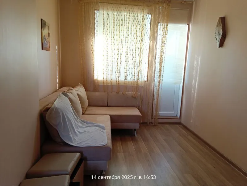 Продам 2х этажную приватизированную дачу (ориентир караванная (авдотьино), ликероводочный завод). Скважина. Современная дача с хорошим ремонтом и современной мебелью. На 1м этаже кухня-гостиная и сан. Узел (просторный), коридор. На 2м этаже – две изолированные спальни и балкон. Участок 5.2 сотки (приватизирован). Мангальная зона, уличный душ и туалет, хоз. Блок. Забор по периметру, заезд во двор. Рядом остановка транспорта – 51 автобус. Цена 3 500 000руб. Торг. Ан анна +7 949 470 04 83 (феникс), +7 949 796 89 69 (миранда). - фотография - 4