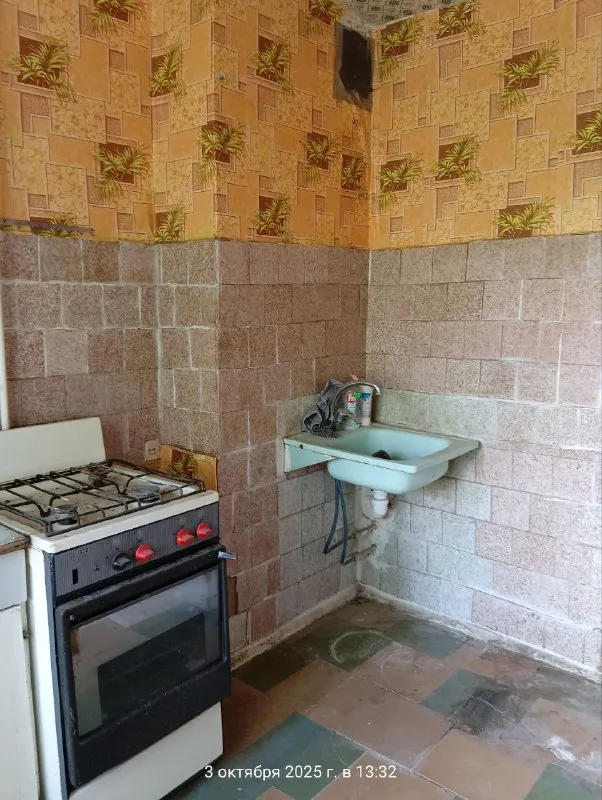 продам двухкомнатную квартиру 🌇донецк, на текстильщике (ул. островского, ориентир амбулатория №3). 📍 ✅комнаты раздельные. ✅2/10-ти этажного. 👍выход на балкон из 2х комнат. ❗️квартира под ремонт. 💰цена 2 600 000 руб.   торг. 📲☎️+ 7 949 470 04 83 (феникс), 📲☎️+7 949 796 89 69 (миранда) ан анна - фотография - 3