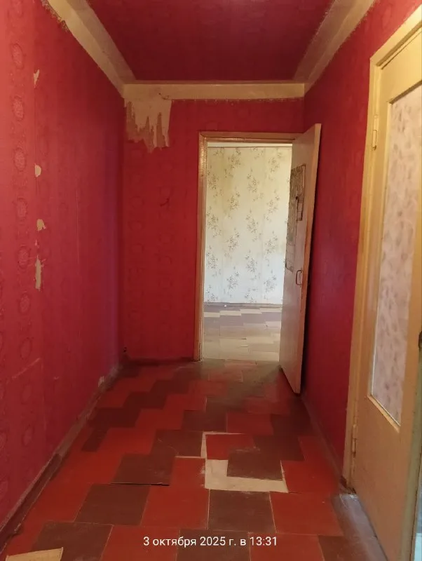 продам двухкомнатную квартиру 🌇донецк, на текстильщике (ул. островского, ориентир амбулатория №3). 📍 ✅комнаты раздельные. ✅2/10-ти этажного. 👍выход на балкон из 2х комнат. ❗️квартира под ремонт. 💰цена 2 600 000 руб.   торг. 📲☎️+ 7 949 470 04 83 (феникс), 📲☎️+7 949 796 89 69 (миранда) ан анна - фотография - 4