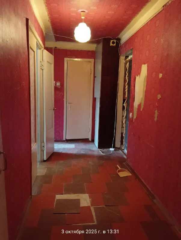 продам двухкомнатную квартиру 🌇донецк, на текстильщике (ул. островского, ориентир амбулатория №3). 📍 ✅комнаты раздельные. ✅2/10-ти этажного. 👍выход на балкон из 2х комнат. ❗️квартира под ремонт. 💰цена 2 600 000 руб.   торг. 📲☎️+ 7 949 470 04 83 (феникс), 📲☎️+7 949 796 89 69 (миранда) ан анна - фотография - 5