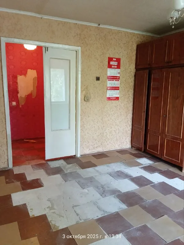 продам двухкомнатную квартиру 🌇донецк, на текстильщике (ул. островского, ориентир амбулатория №3). 📍 ✅комнаты раздельные. ✅2/10-ти этажного. 👍выход на балкон из 2х комнат. ❗️квартира под ремонт. 💰цена 2 600 000 руб.   торг. 📲☎️+ 7 949 470 04 83 (феникс), 📲☎️+7 949 796 89 69 (миранда) ан анна - фотография - 9