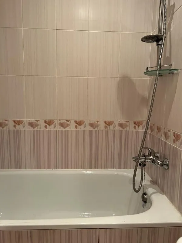 🅰️🅰️🅰️🅰️🅰️🅰️ 🅰️🅰️🅰️🅰️ срочно продам 1-комнатную крупногабаритную квартиру г. макеевка, якхз, ул. депутатская, дом 196а ✅сталинка, 36м² ✅отличное состояние (пластиковые окна, все коммуникации новые, на все счётчики, газовая колонка, кондиционер) 3/3 не угловая ✅крыша домиком, после капитального ремонта ✅очень тёплая ✅в подвале дома есть кладовка-комната (со стеллажами, замыкается). место просто супер больница, садик, школа, магазины, остановка в шаговой доступности цена 2.500.000р + торг. очень приятный и адекватный собственник. по цене договоритесь. квартира стоит этих денег!!! все вопросы и детали по телефону: +79493823418 инна - фотография - 4