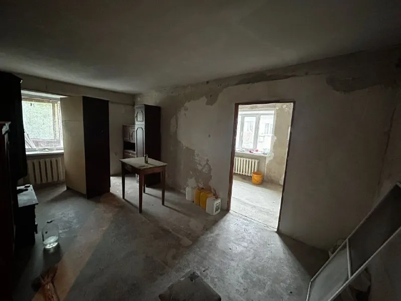 ‼️продажа квартиры‼️ 🏡продам 2-двухкомнатную квартиру от собственника 🗺г. макеевка днр гвардейка, мкр-н восточный, ул. токарева ✅этажность–4/4 жилого дома ‼️под ремонт‼️ квартира угловая, крыша новая, окна новые м/п во всех комнатах, санузел совместный, газовая колонка, водонакопитель на 100л встроенный, батареи чугун, зимой в квартире тепло 🧾документы рф готовы 🔥собственник 💴цена: 2🍋000.000 рублей ☎️+7(949) 359-82-91 валерия 📨подписаться - фотография - 2