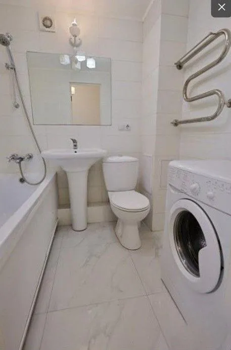 аренда однокомнатной квартиры 🌇донецк, в ворошиловском районе, комсомольский пр-кт📍 ✅крупногабаритная ( 42 м2) vip ✅квартира идеально подойдёт тем, кто ищет комфортное жильё на продолжительный, или короткий срок (возможна аренда на пару месяцев. ) ✅в квартире есть вся необходимая  дорогая мебель и техника, поэтому можно сразу заселиться и чувствовать себя как дома. диван и кресло раскладываются. 💦вода 24/7 горячая и холодная (накопительный бак и  бесшумный насос. ) ✅новая техника на гарантии (холодильник, духовка, бойлер, кондиционер, стиральная машина и др ) ✅интернет wifi ❗️в приоритете — не курящие жильцы без домашних животных. 💰цена 60 000 ₽ + залог + комиссия агентства из коммунальных платежей оплата только по счётчикам. оплата по факту заселения 📲☎️+79493523316 подписаться | дать объявление - фотография - 6