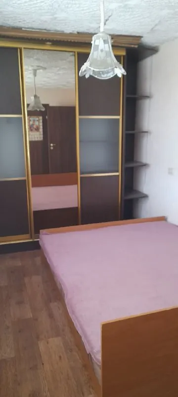 срочно продам 2- комн. квартиру. 🌇донецк, петровский р-н, ул. пл. победы. 📍 ❗квартира с  современным  ремонтом (кондиционер, везде окна пластик и двери - рехау (германия), натяжной потолок, встроенная кухня  с техникой под заказ, стиральная машина, шкаф-купе, колонны, балки под дерево, плитка итальянская с кухни по прихожую) и увеличен балкон. ✅этаж/этажность 5/5. ✅все в шаговой доступности: магазины, рынок, детский сад, школа, остановка общественного транспорта. 📑документы готовы, прописанных нет, владелец в донецке. 💰цена: 4 000 000р. + агентские, возможен небольшой торг. 📲☎+79494706765 андрей ан у нас большая база недвижимости, звоните и мы подберем идеальное жилье для вас! подписаться | дать объявление - фотография - 6